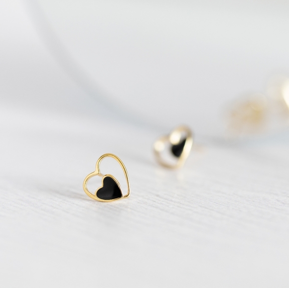 Black & Gold Heart Studs (S925) - Only 1 left! - Picture 2 of 4